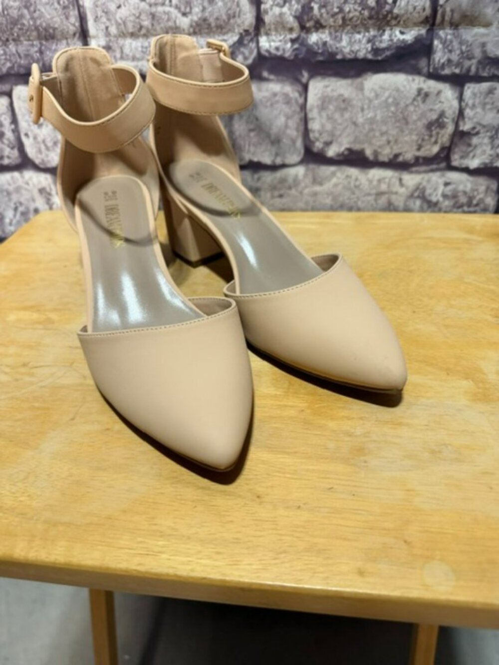 Dream Pairs Beige Heels Size 8.5 - Picture 4 of 6